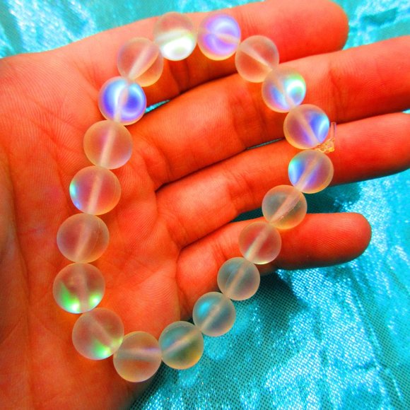 White Frosted Aura 10mm Round 7" Glass Stretchy Bracelet - Picture 1 of 3